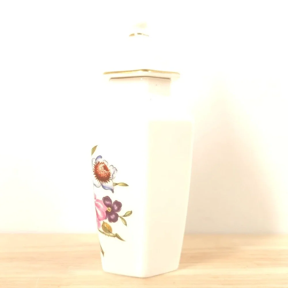 VTG Bud Flower Vase Royal Worcester Covered Hexagon Bone China England 1970s